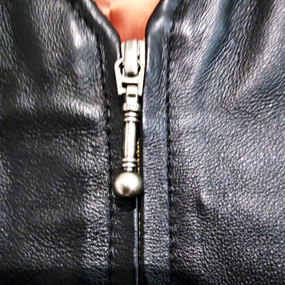 Women's Black Leather Classic Wing Signature Zip Up Moto Vest  As New Sz M - Picture 3 of 9